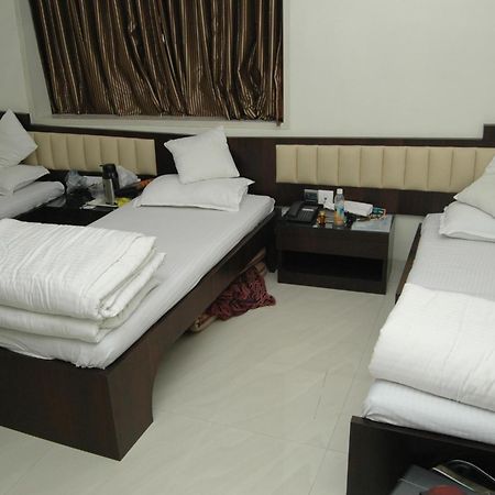 Hotel Causeway, Colaba Мумбаи Экстерьер фото