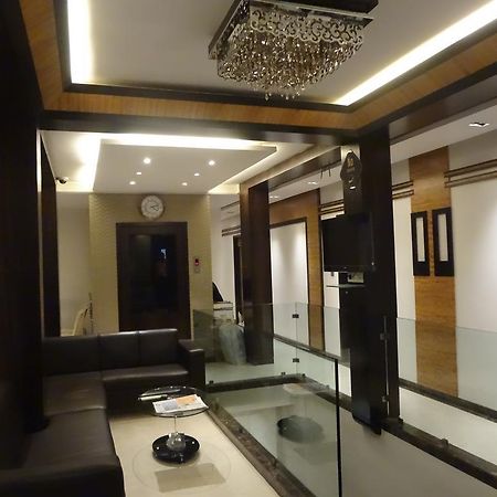 Hotel Causeway, Colaba Мумбаи Экстерьер фото