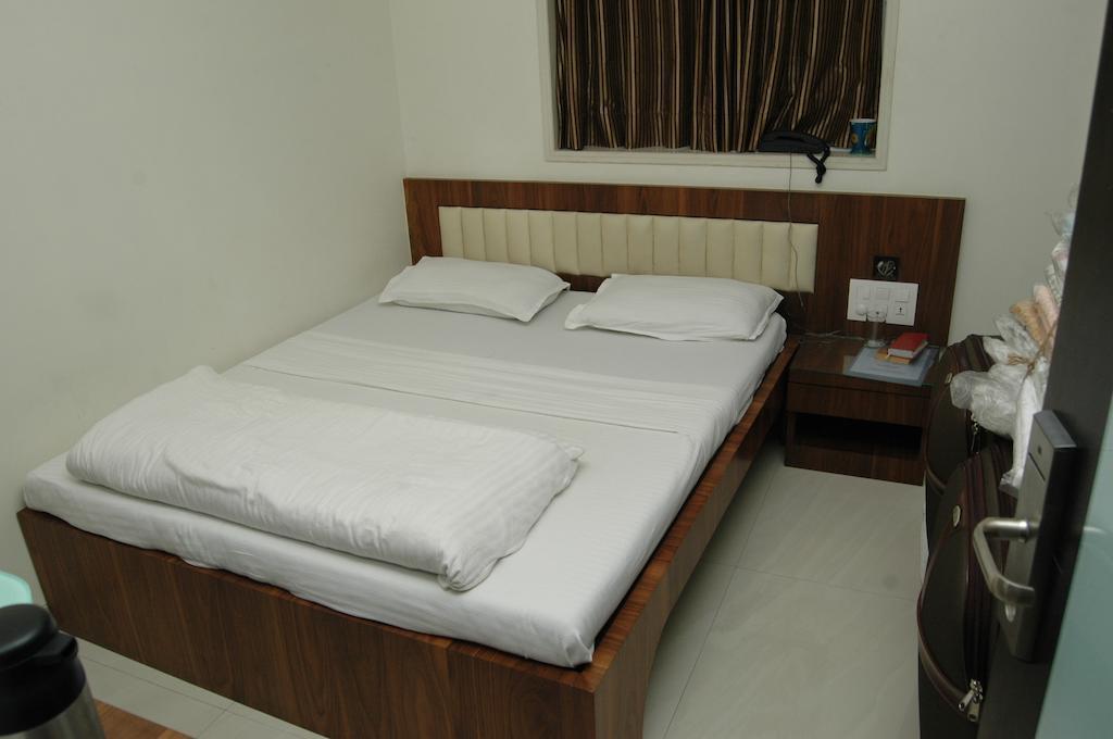Hotel Causeway, Colaba Мумбаи Номер фото