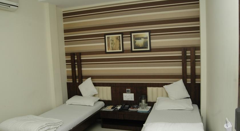 Hotel Causeway, Colaba Мумбаи Экстерьер фото